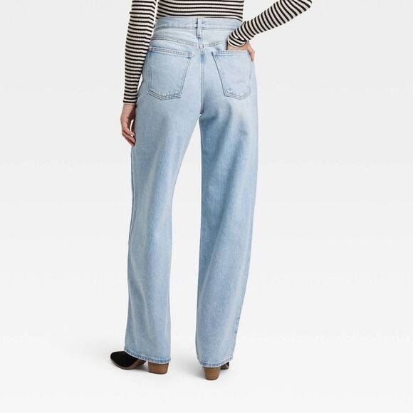 Universal Thread - Universal Thread Women's Mid-Rise Baggy Jeans Clas Light Wash - Picture 2 of 3